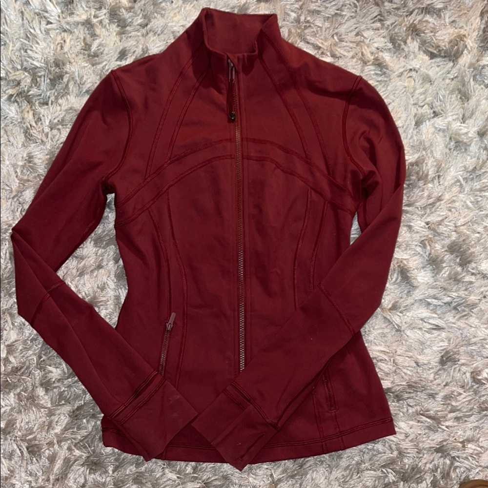 Lululemon Define Jacket in Maroon Burgundy like new, barely worn. Slim fit.